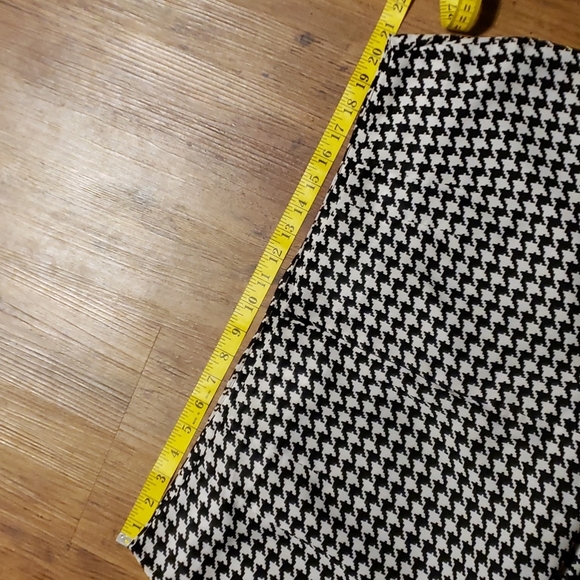 Classic Black and White Houndstooth Skirt - Picture 5 of 5